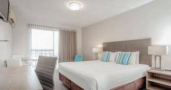Aparthotel & Albany